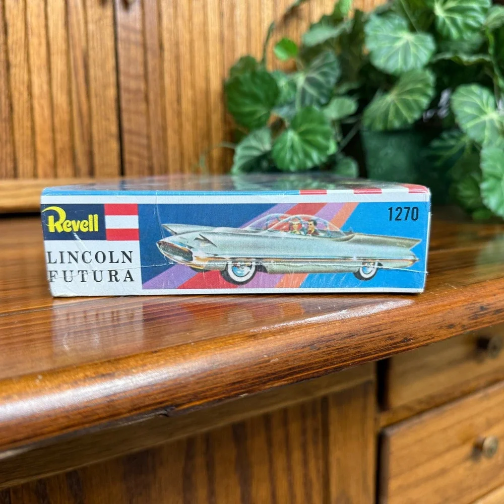 Revell Lincoln Futura Model Kit Blue New Sealed 1270 Concept Car